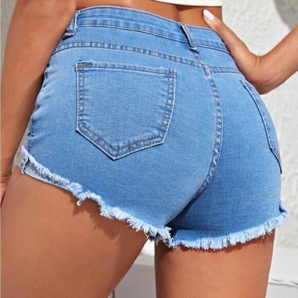 💙 Nwot Cute Cut Off Shorts 💙 - Picture 3 of 8